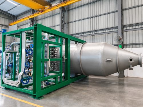 Skid-mounted FUNDABAC® candle filter for viscose spin bath filtration, side view of the filter vessel and valve frame